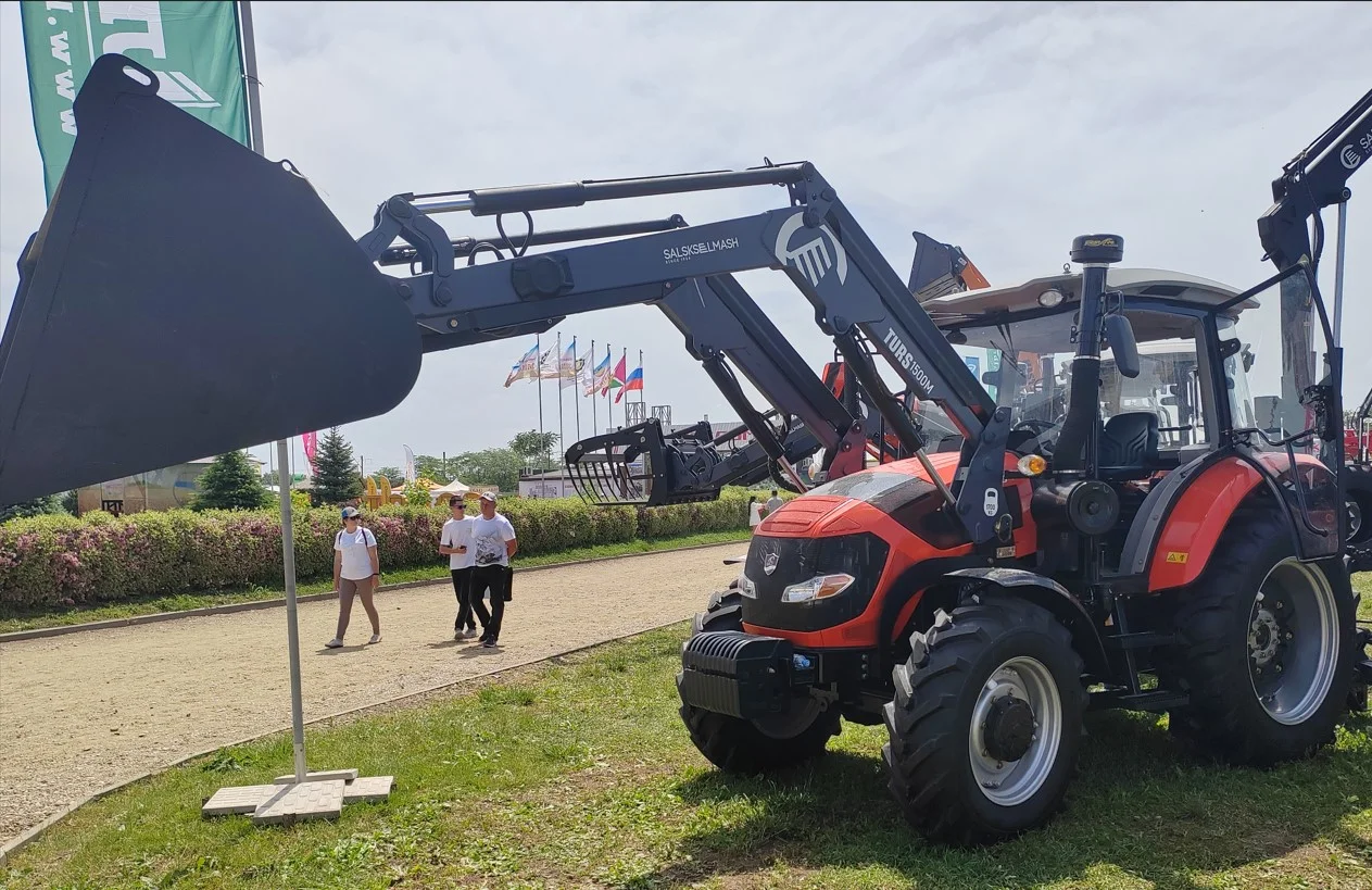 Фронтальный погрузчик TURS-1500 к тракторам FARMER FL904 купить, цена